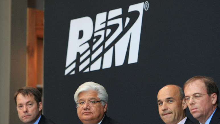 RIM telefon kolunu devrediyor!