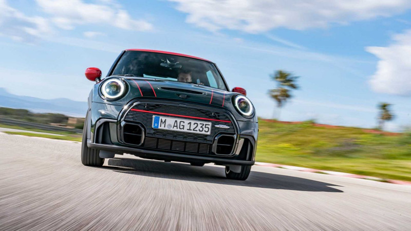 MINI John Cooper Works lüks donanım ile yenilendi! - Resim: 1