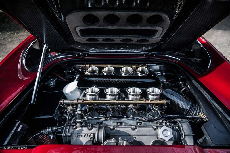 Günümüzün V8 ile donatılmış en iyi 10 arabası! - Resim: 1