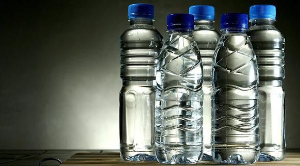 Plastik şişe ve telefonla öyle bir şey yaptı ki - Page 1