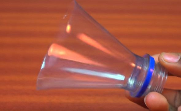 Plastik şişe ve telefonla öyle bir şey yaptı ki - Page 4