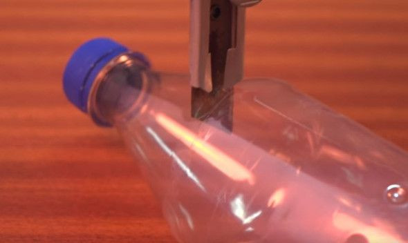 Plastik şişe ve telefonla öyle bir şey yaptı ki - Page 3