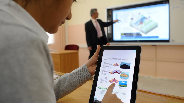Öğrencilere tablet yerine bilgisayar dağıtılacak
