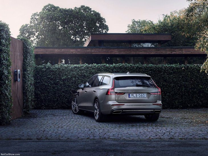 Volvo'nun yeni modeli V60 gün yüzüne çıktı - Page 4