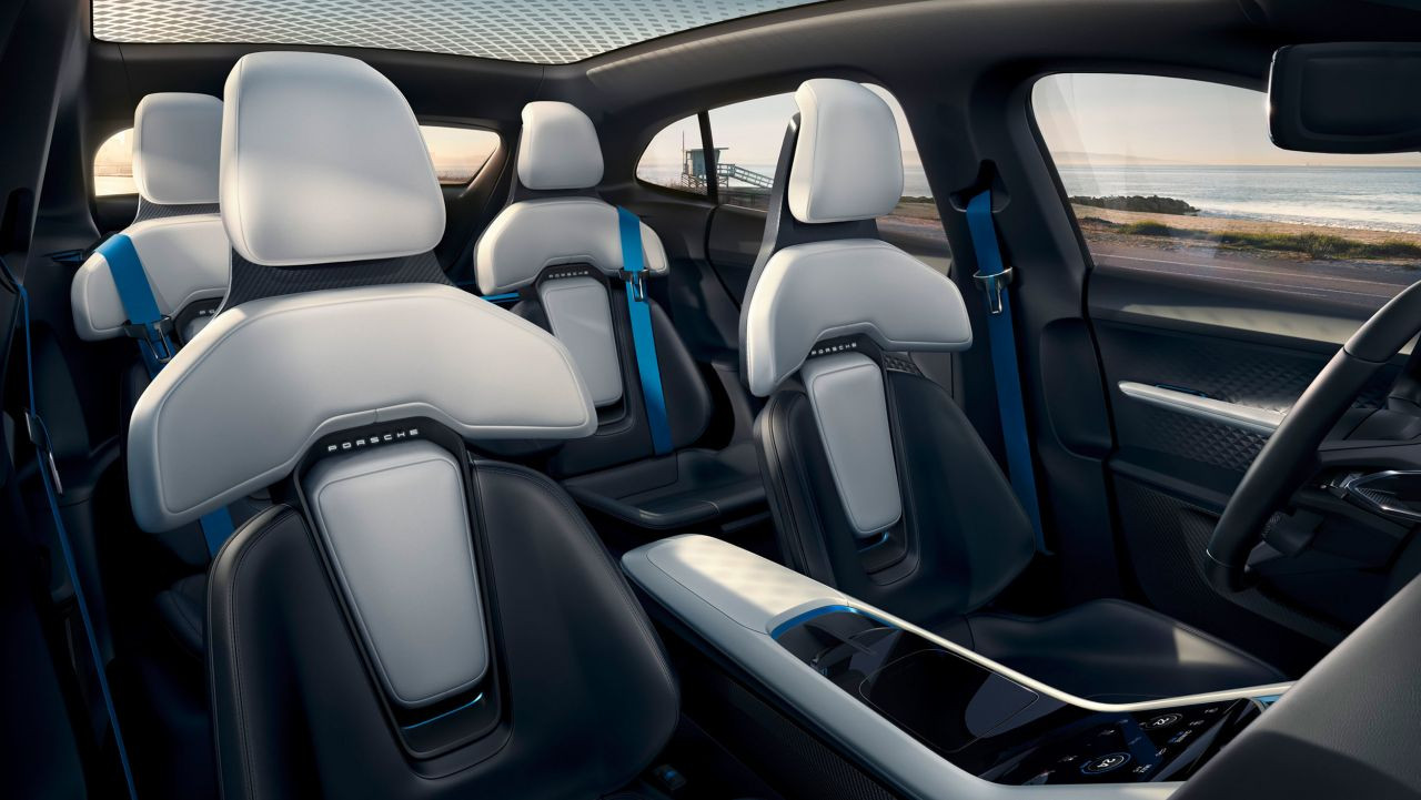 Porshce'un yeni elektrikli aracı: Mission E Cross Turismo - Page 1