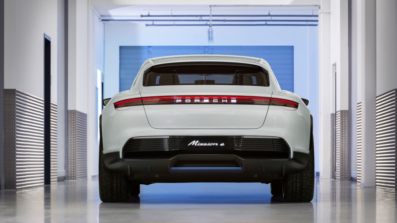 Porshce'un yeni elektrikli aracı: Mission E Cross Turismo - Page 4
