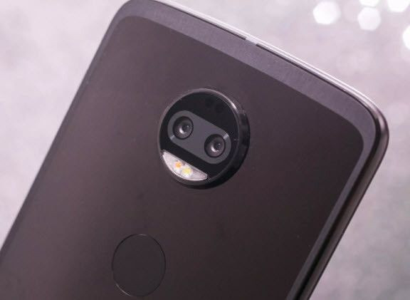 Özellikleri ve tasarımlarıyla dikkat çeken en iyi akıllı telefonlar - Page 4