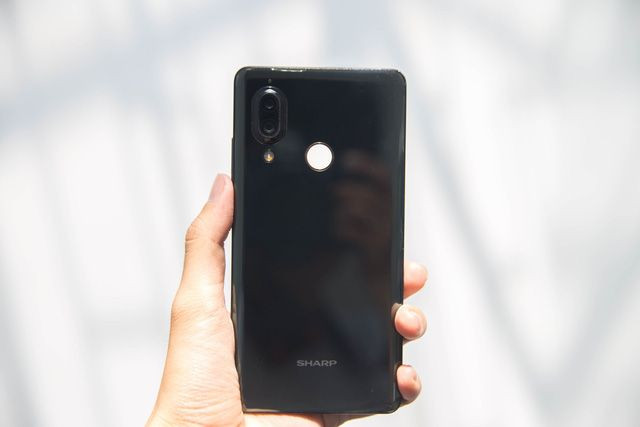 Sharp Aquos S3 resmi görüntüleri - Page 1