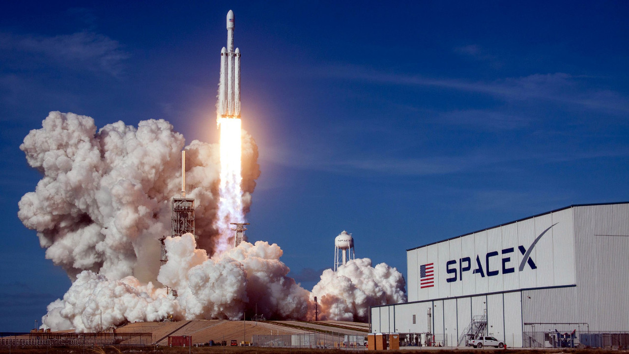 SpaceX'in Ay ziyareti bir sonraki bahara kaldı!