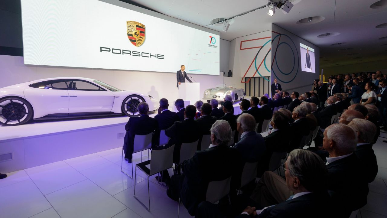 Porsche Taycan fotoğrafları - Page 1