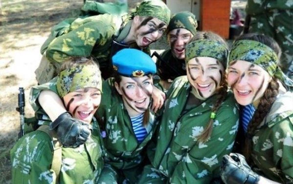 Rusya'nın fenomen kadın polisleri! - Page 1