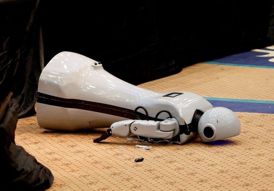 Robot Mini Ada'ya binlerce kişiden geçmiş olsun ziyareti! - Page 1