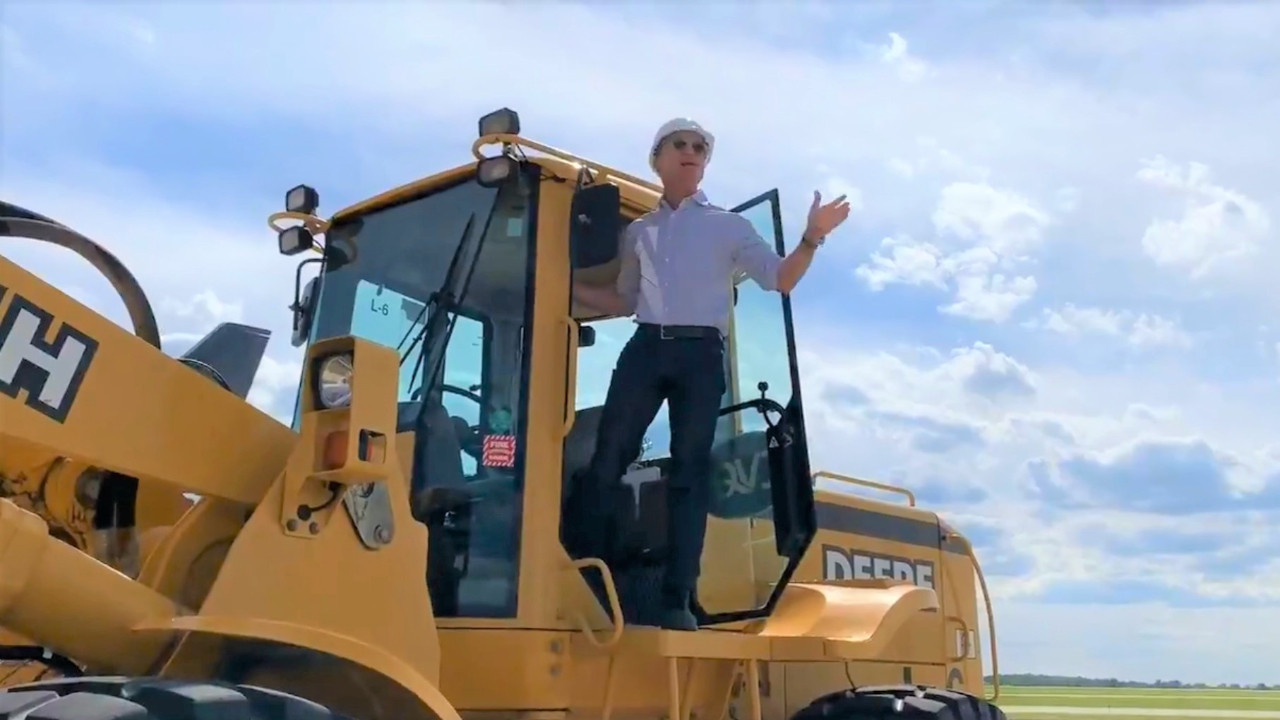 jeff-bezos-john-deere-XmMT_cover.jpg