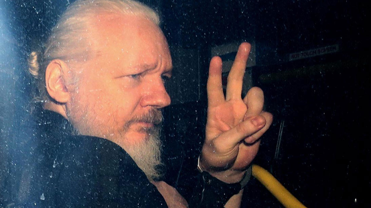 jullian-assange-pvpG_cover.jpg