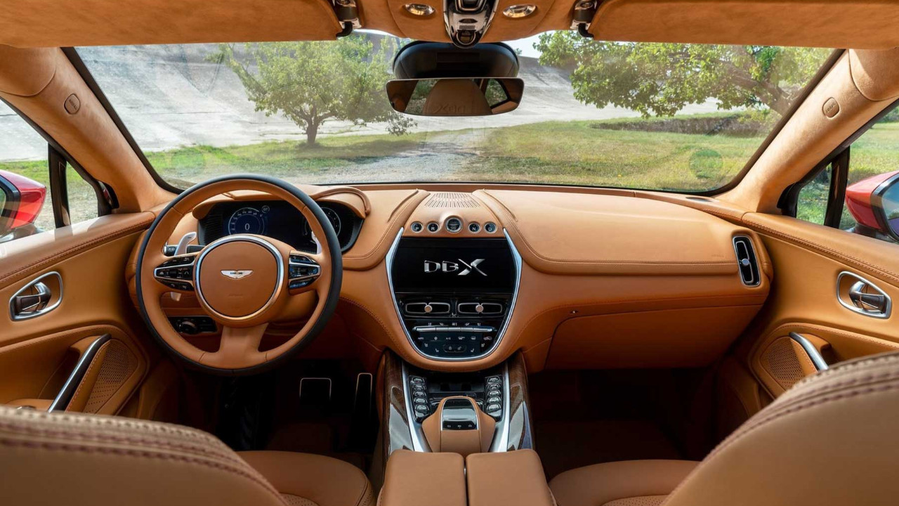 aston-martin-dbx-2021-15-it5k_cover.jpg