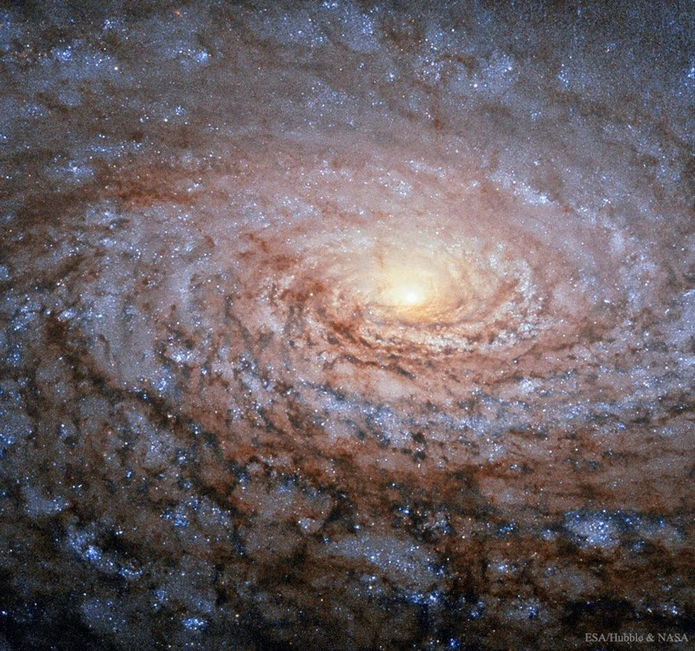 NASA 150 milyon ışık yılı uzaklıktaki galaksinin fotoğrafını paylaştı! - Page 2