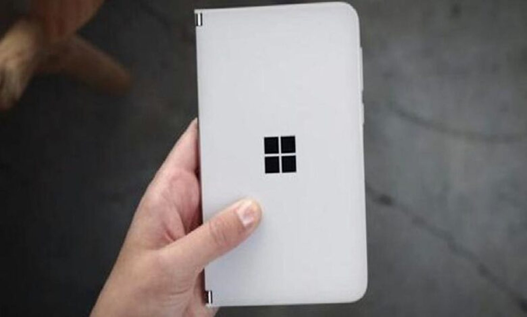 microsofts-new-patent-reveals-a-tri-90w3_cover.jpg