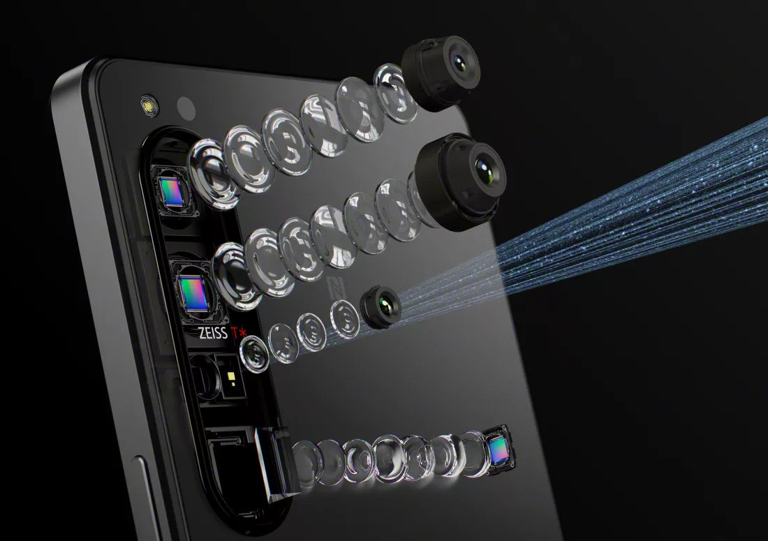 Sony Xperia IV kamera konusunda ilkleri yaşatacak!