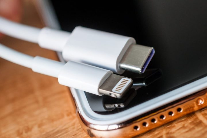 Apple iPhone 15 serisinde sertifika olmayan kabloların hızını düşürecek!