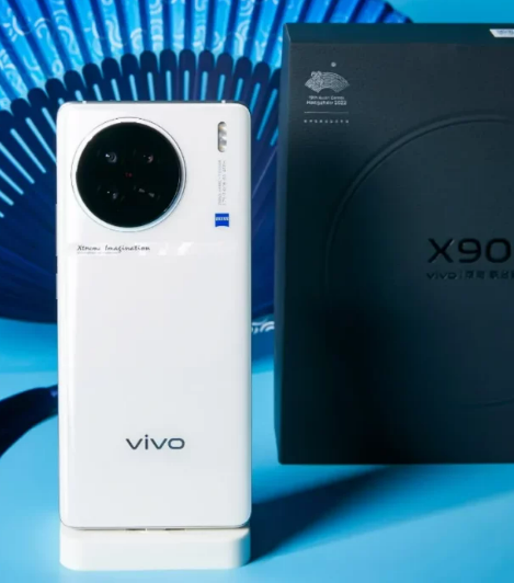 Vivo X90S bu defa kanlı canlı görüntüsüyle ortaya çıktı