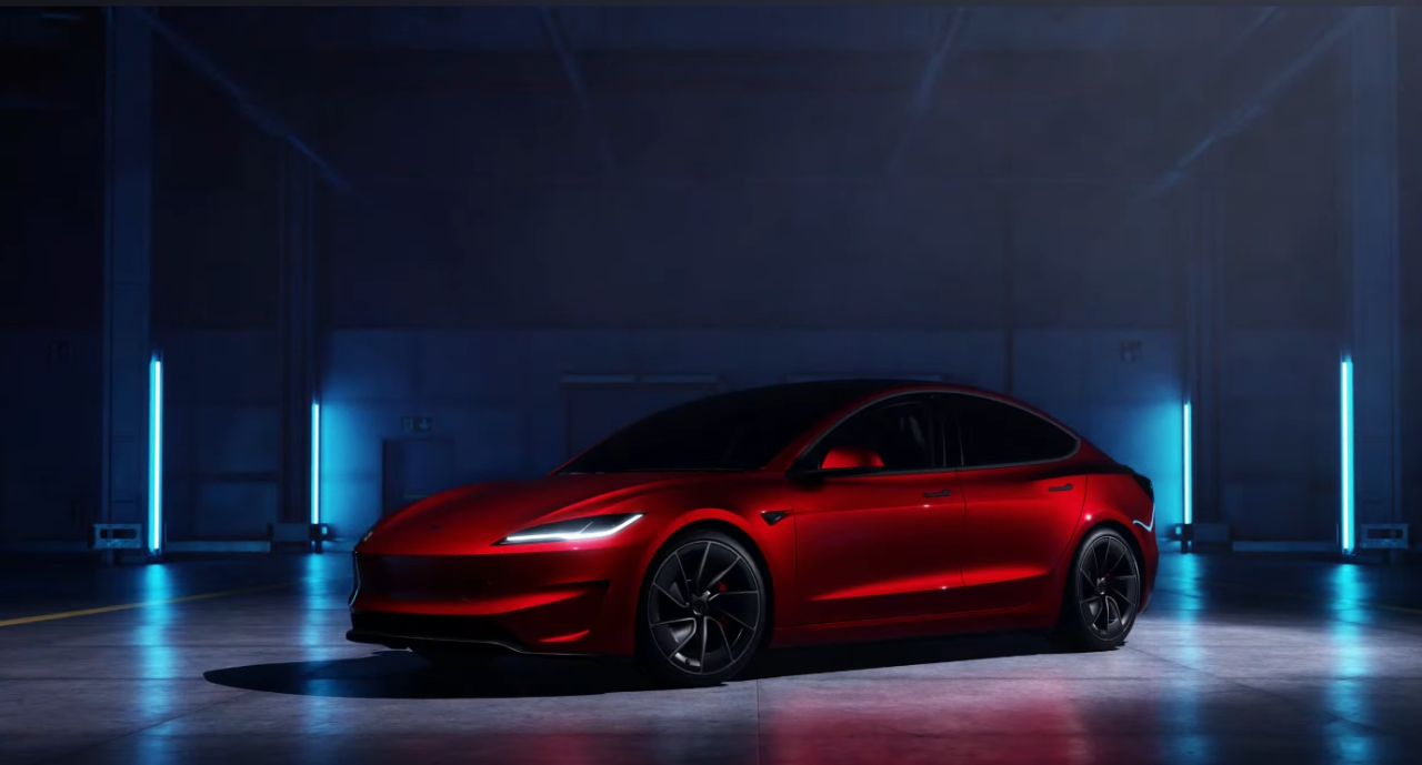 Tesla merakla beklenen yeni modelini tanıttı, elektrikli otomobillerde yeni çağ başlıyor - Resim : 1
