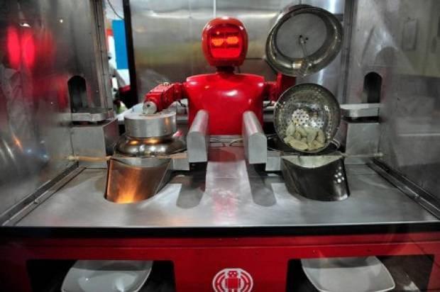Bu restoranda herşeyi robotlar yapıyor - Page 1