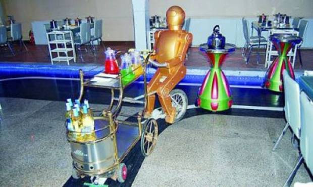 Bu restoranda herşeyi robotlar yapıyor - Page 3