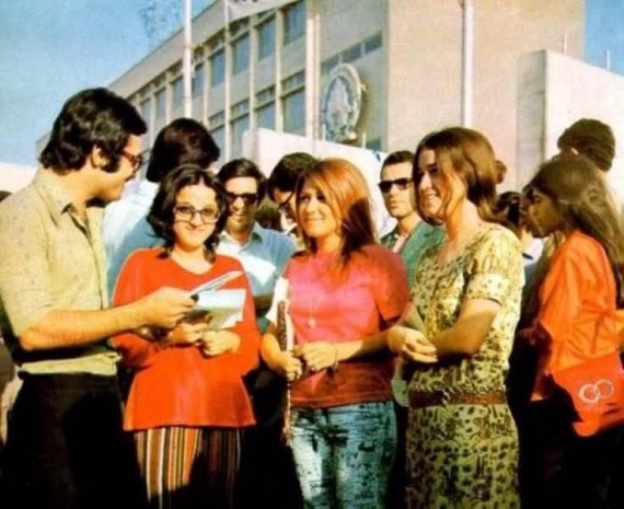 1979 İslam Devrimi öncesi İran'da günlük yaşam - Page 2