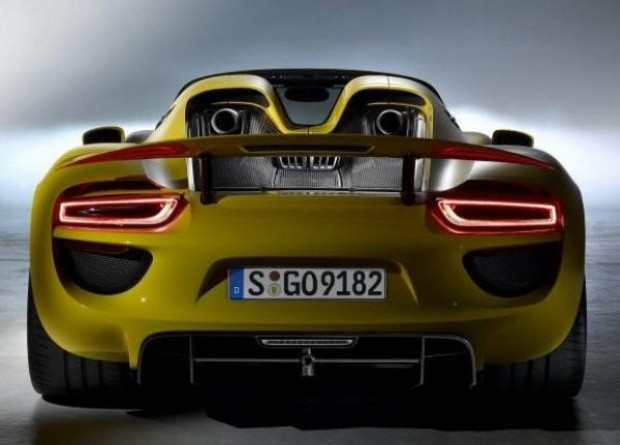2014 model Porsche 918 Spyder - Page 3