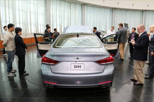 2015 model Hyundai Genesis - Page 3