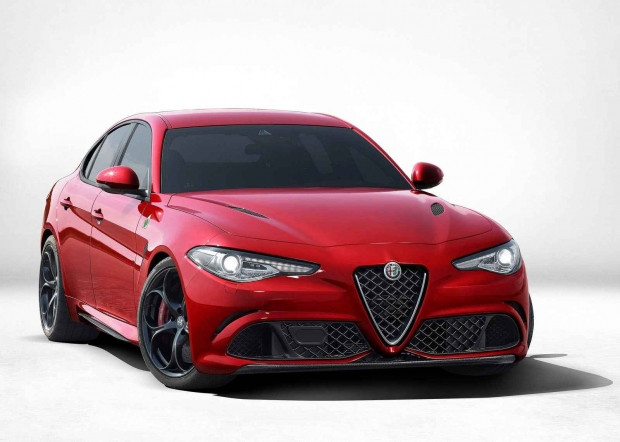 2016 Alfa Romeo Giulia'nın iç tasarımı gözüktü - Page 1