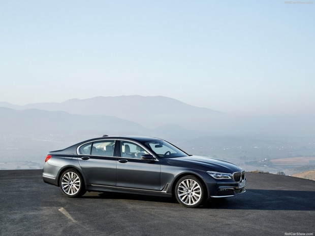 2016 BMW 7-Series - Page 1