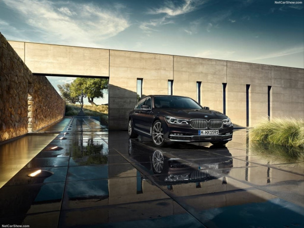 2016 BMW 7-Series - Page 2