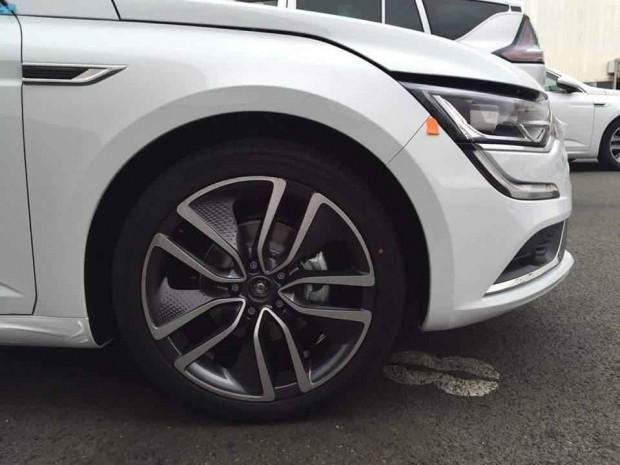 2016 Renault Talisman ilk defa canlı görüntülendi - Page 1