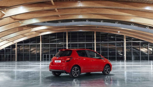 2016 Toyota Yaris makyaj özellikleri - Page 3