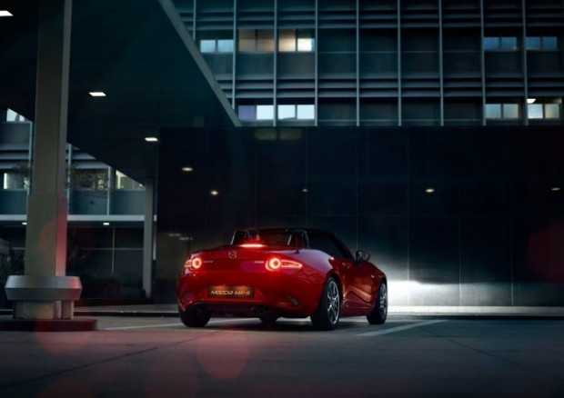 2016'nın en iyi otomobili olarak Mazda MX-5 seçildi - Page 4