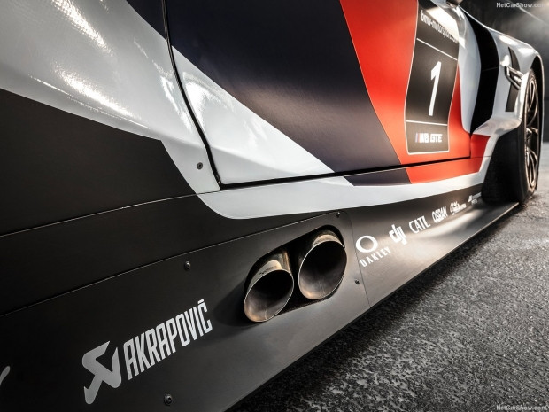 2018 BMW M8 GTE yarış arabası - Page 1