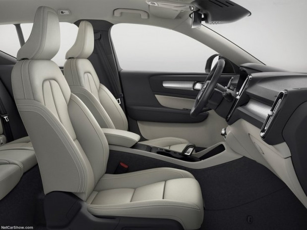 2018 Volvo XC40 - Page 3