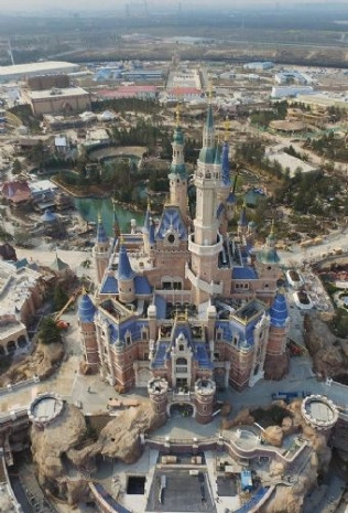 5.5 milyar dolarlık Disneyland Haziranda açılıyor! - Page 2