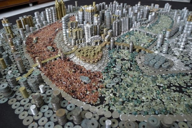 50 bin metal para ile doğduğu kenti yaptı! - Page 2