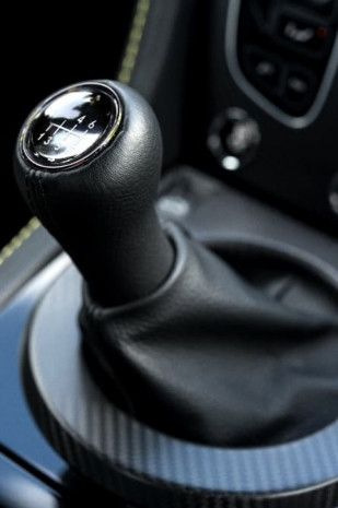 7 vitesli manuel şanzıman ile Aston Martin Purists - Page 4