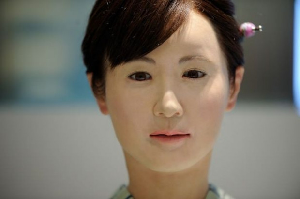 Aiko Chihira isimli robot, danışma bölümünde insanları karşılıyor - Page 4