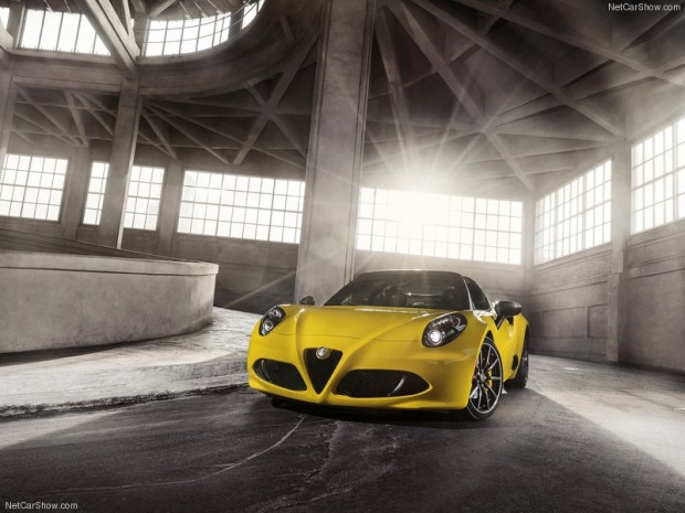 Alfa Romeo 4C Spider 2015 - Page 1