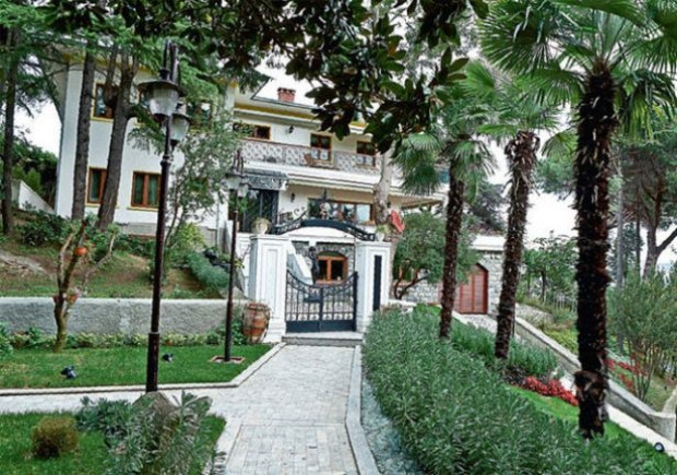 Ali Ağaoğlu'nun muhteşem köşkü - Page 1