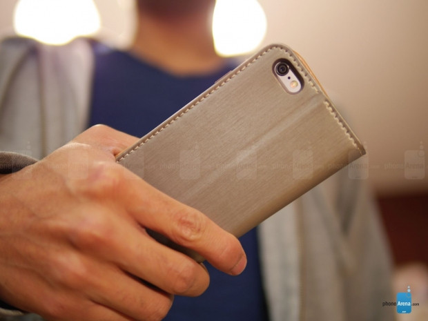 Apple iPhone 6 Plus'a cüzdanlı kılıf geldi! - Page 1