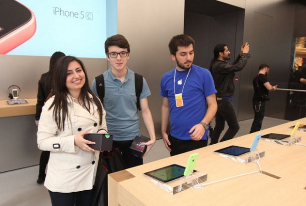 Apple Store açılışında büyük izdiham! - Page 2
