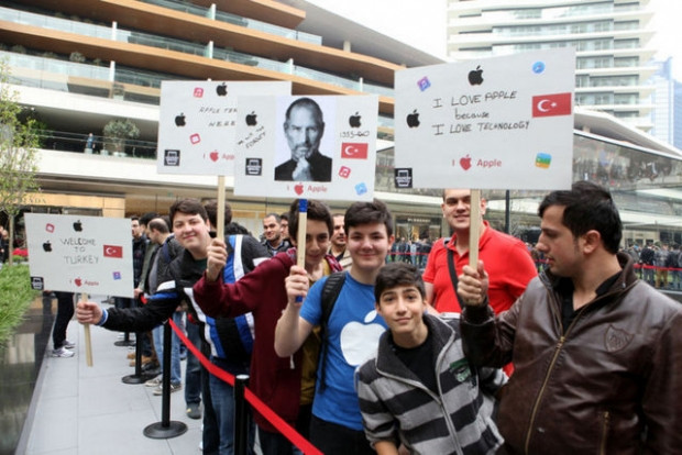 Apple Store açılışında büyük izdiham! - Page 3