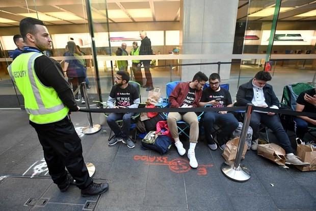 Apple Store'lardan renkli iPhone 8 görüntüleri - Page 1
