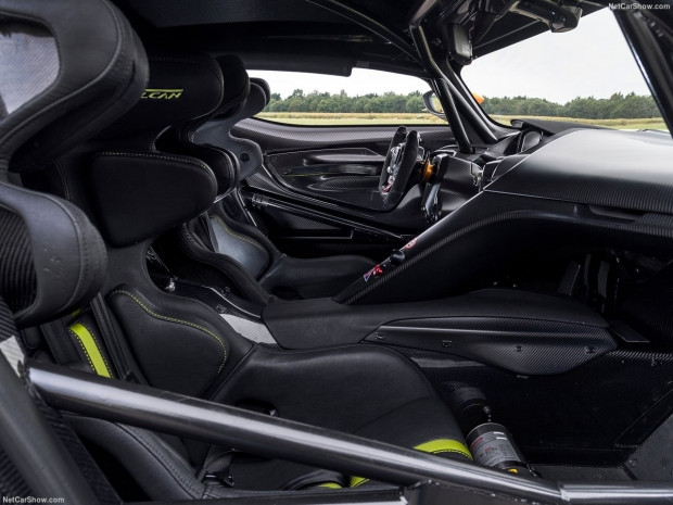 Aston Martin Vulcan AMR Pro 2018 - Page 1