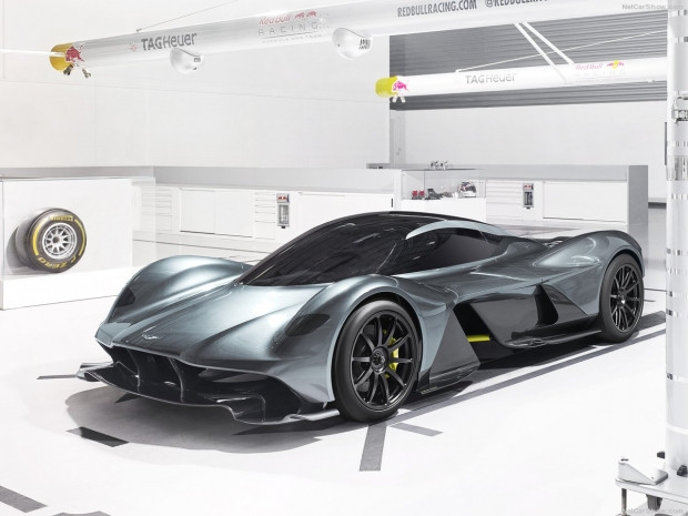 Aston Martin'den 2018 uzay mekiği gibi araç AM-RB 001 - Page 1